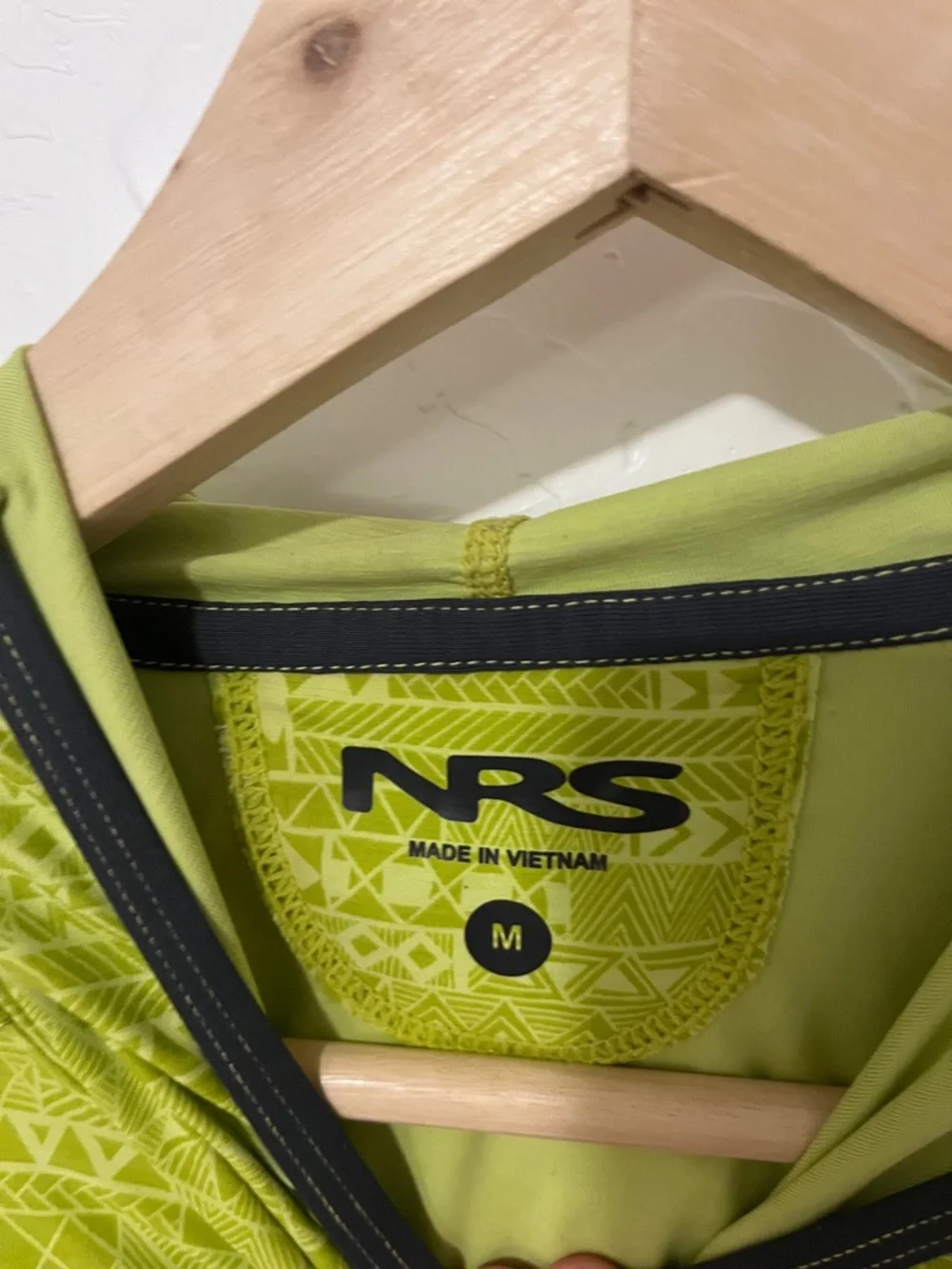 NRS woman’s sun hoodie green geometric pattern - Picture 2 of 3